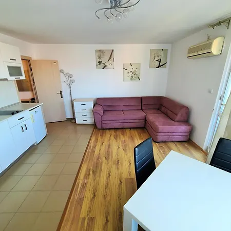 Studio Maria 1 *